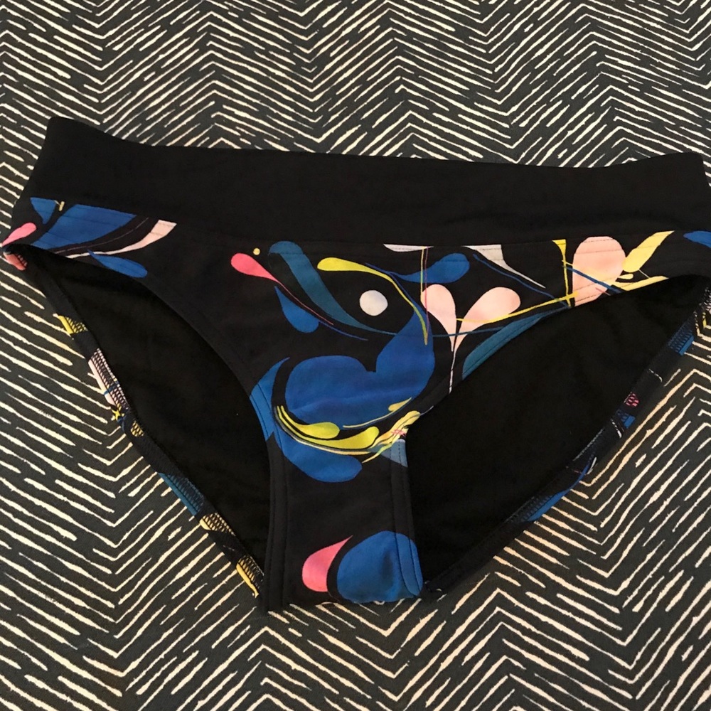 Helly Hansen - bikini bottom - med - NWT